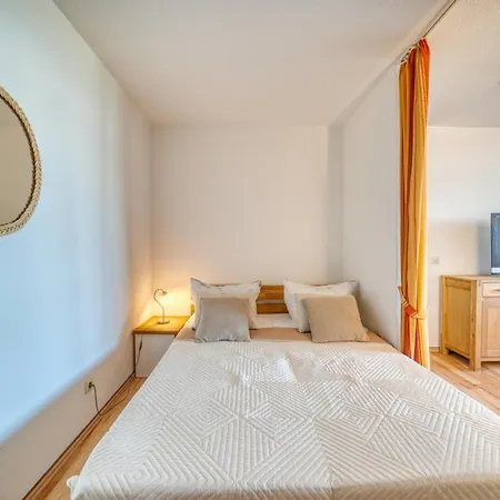 - Haus H, App 0h0403 *